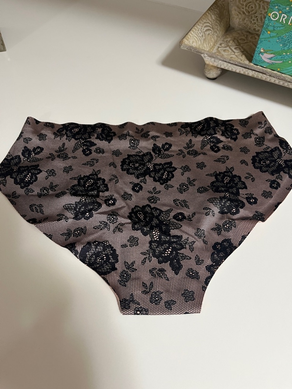 NWOT Victoria's Secret No Show Floral Panty Size M - Picture 2 of 5